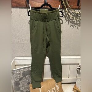 The Alexo Springfield Armory Men's S Green Conceal Carry Interlock Perf Joggers